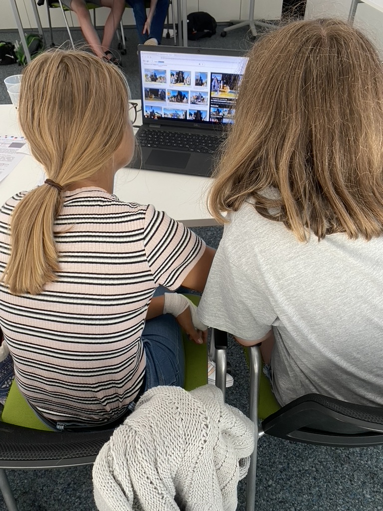 Kids beim Erstellen eines eigenen Levels